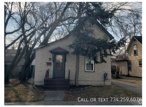 Building Photo - 207 Arcade St