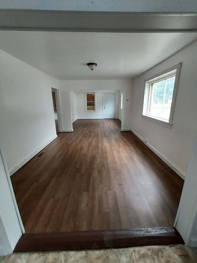Building Photo - 146 1st St