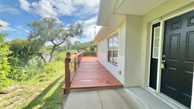 Foto del edificio - Location Alert! Waterfront 2 Bedroom + Den, 2 Bath Duplex – Available Now!