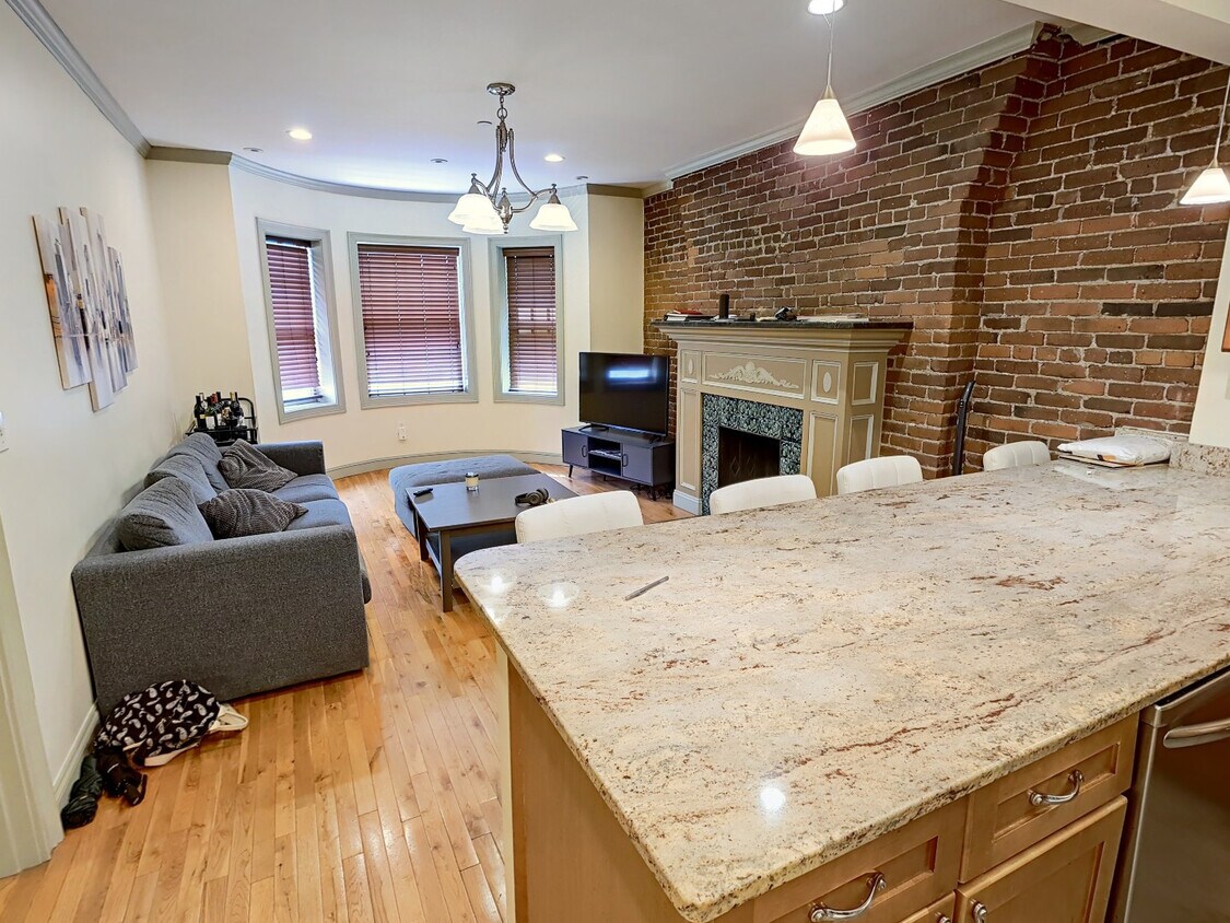 Foto principal - 531 Newbury St