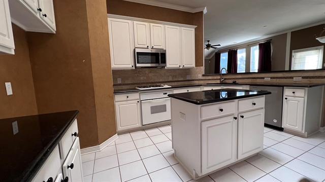 Building Photo - 3020 Edwards Dr