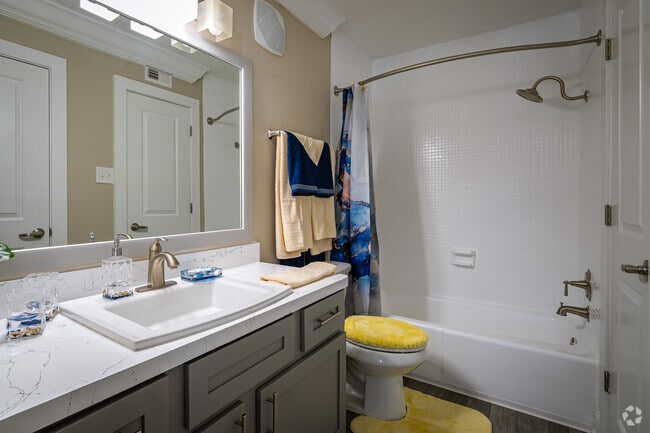 1BR, 1BA - 900SF - Sapphire Resort Apartments