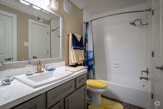 1BR, 1BA - 900SF - Sapphire Resort Apartments