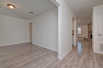 Building Photo - 5503 Lynngate Dr