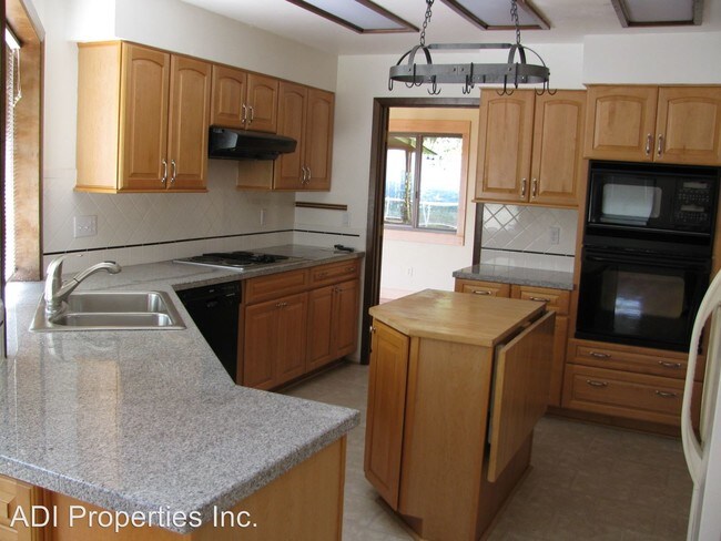 Building Photo - 15638 NW Roads End