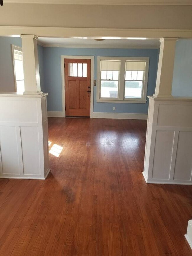 Foto del edificio - 716 Harlan Ave NE