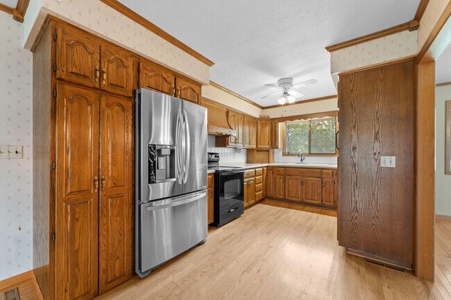 Building Photo - 471 Parkside Dr