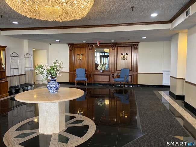 Building Photo - 143 Hoyt St