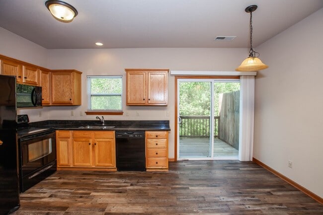 Building Photo - 3D Tour Available - Open Floor Plan + Pres...