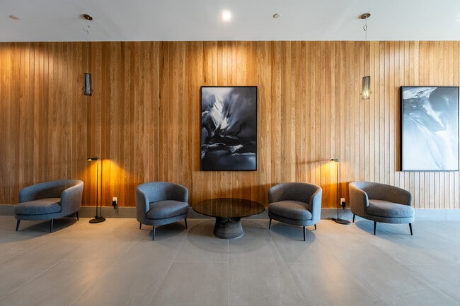 Building Photo - 1007 The Queensway