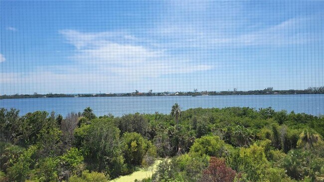 Foto del edificio - 260 Hidden Bay Dr
