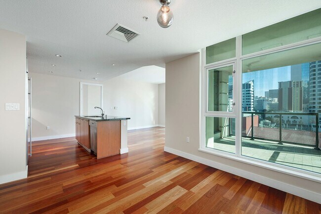 Building Photo - The Grande South