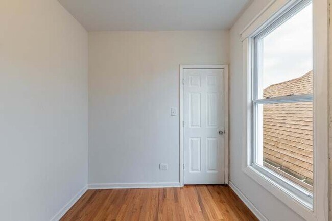 Foto del edificio - 6239 S Honore St