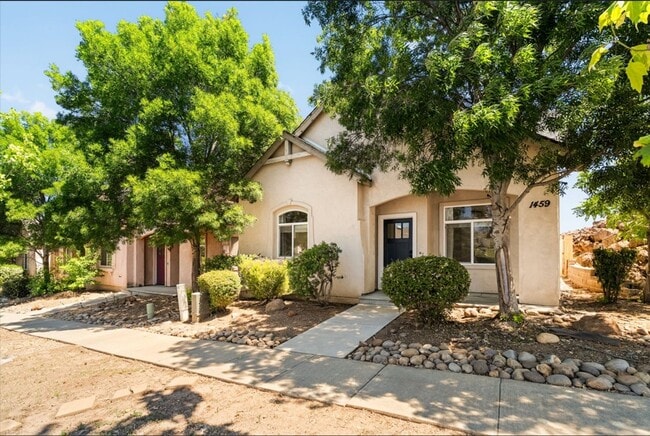 Building Photo - 1459 Yosemite Dr
