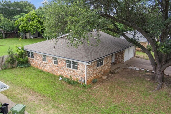 Building Photo - 325 Belmont Dr