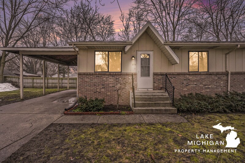 Foto principal - 378 N Ottawa St