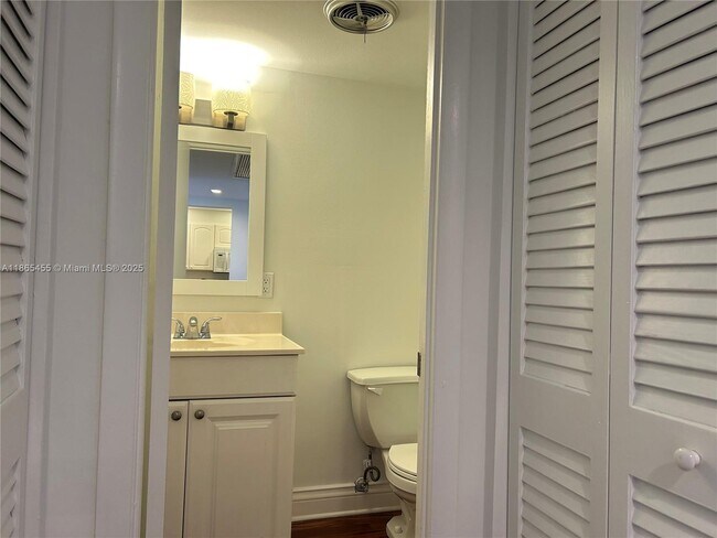 Foto del edificio - 401 Golden Isles Dr