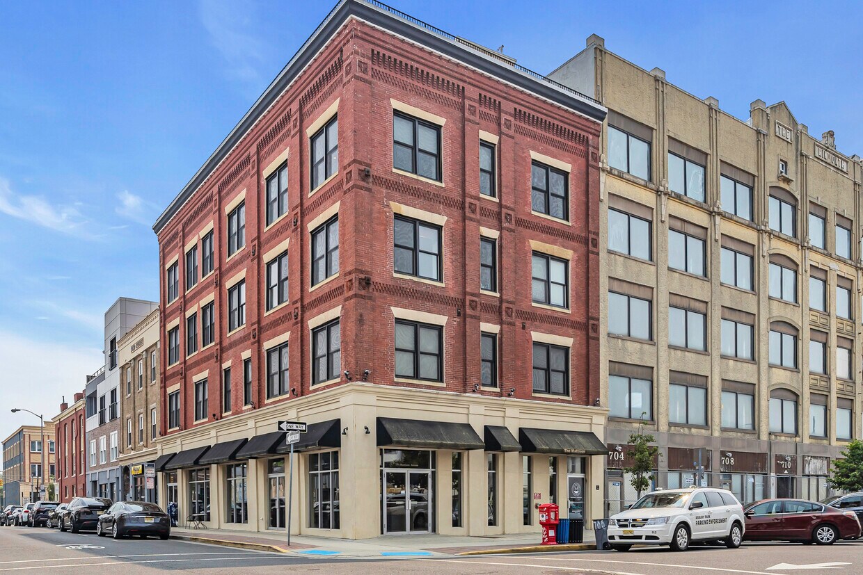 Primary Photo - 700 Mattison Ave