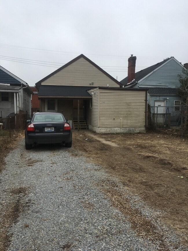 Foto del edificio - Large 3 bedroom one bath home