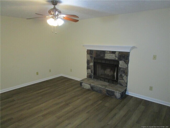 Building Photo - 2122 Constitution Dr