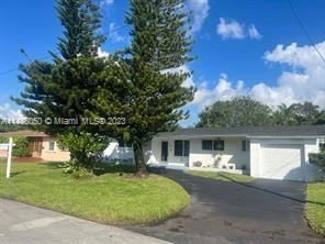 Foto principal - 3 br, 2 bath House - Biscayne Gardens