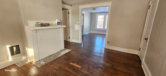 Foto del edificio - 563 E 118th St