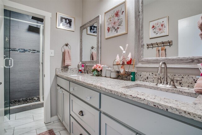 Foto del edificio - 8331 Floyd Lake Dr