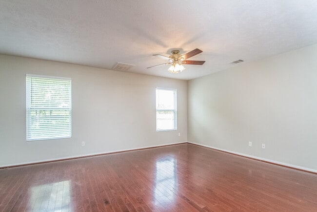 Building Photo - 5153 Sunsail Dr