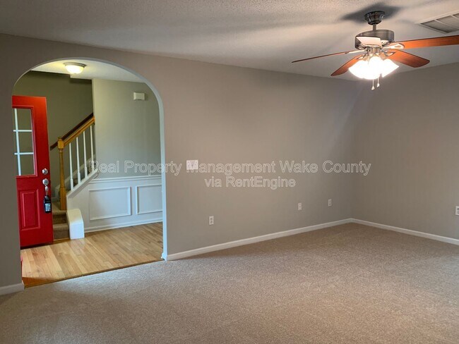 Foto del edificio - 400 Brierridge Dr