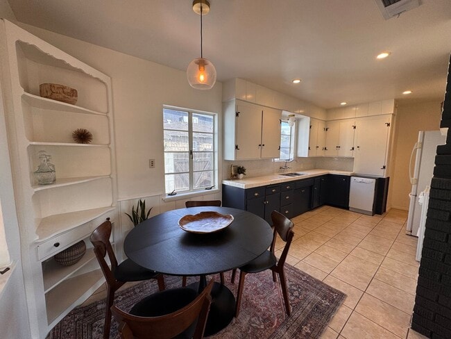 Building Photo - 5648 Riverton Ave