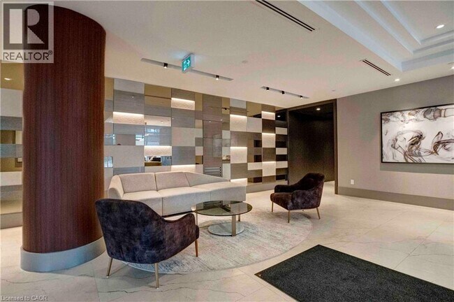 Photo du bâtiment - 55 Duke St W