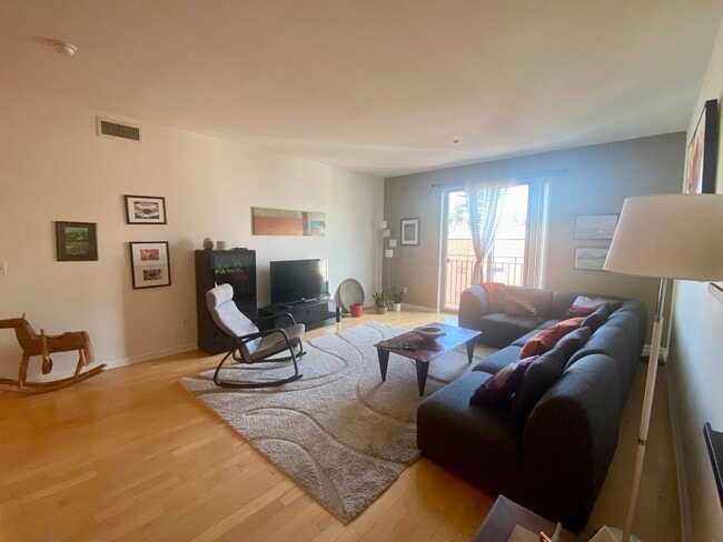 Building Photo - Live in Style & Convenience in the Heart of Downtown Campbell