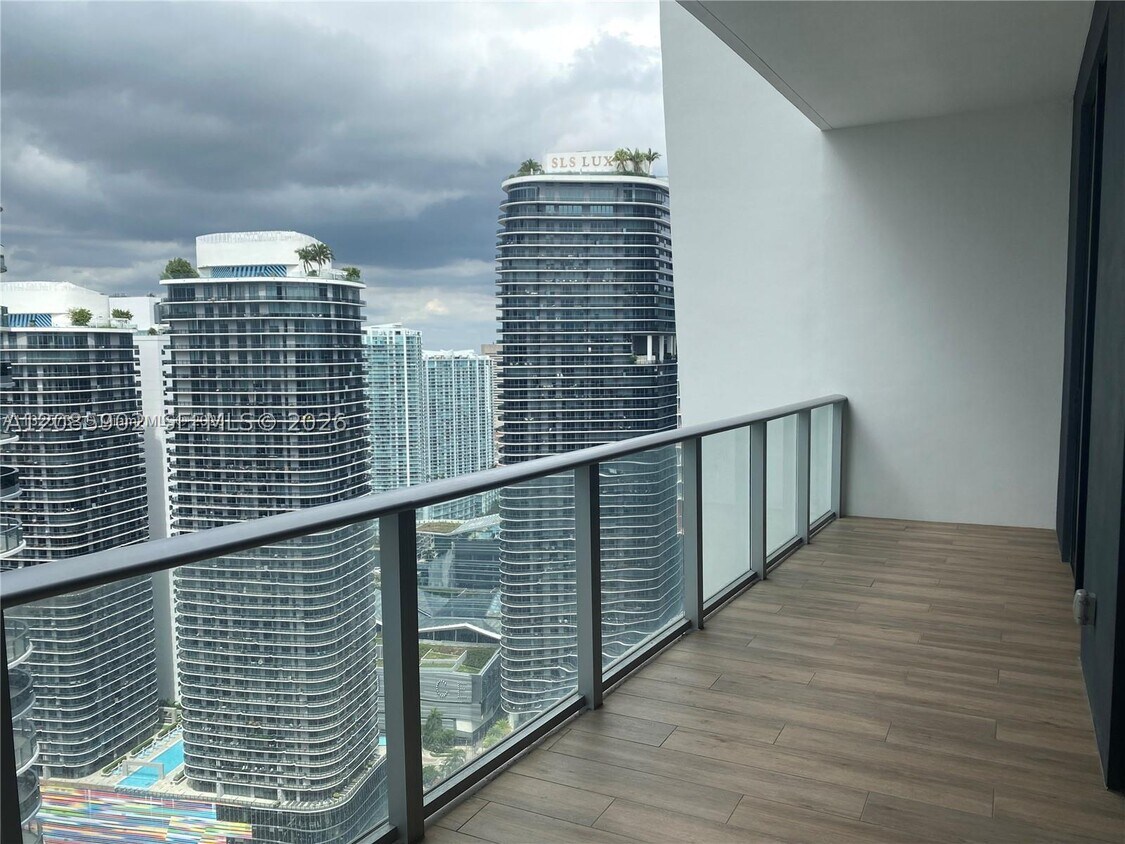 Building Photo - 1010 Brickell Ave