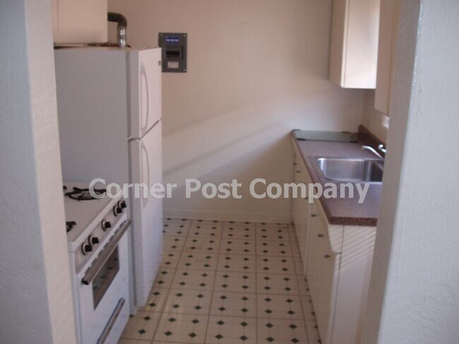 Building Photo - 210 Montclaire Dr SE