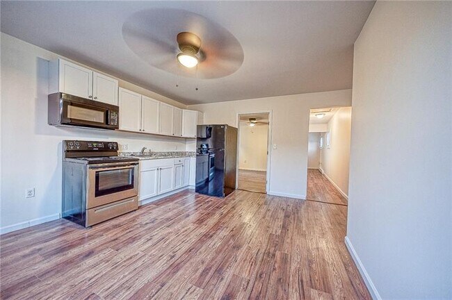 Building Photo - 427 Adams St