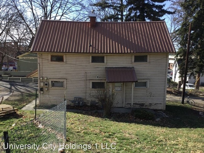 Building Photo - 216 E 7th St