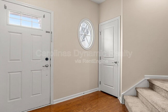 Building Photo - 2601 Silverthorn Dr