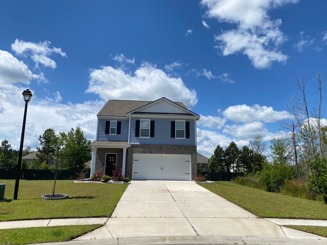 Primary Photo - 5 Bedrooms, 3 Bathrooms in Richmond Hill P...