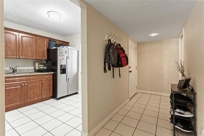 Foto del edificio - 16211 Saddle Club Rd