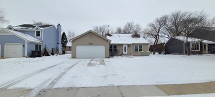 Building Photo - 996 Hawthorne Dr