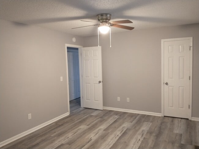 Living Room - 607 N 1st St