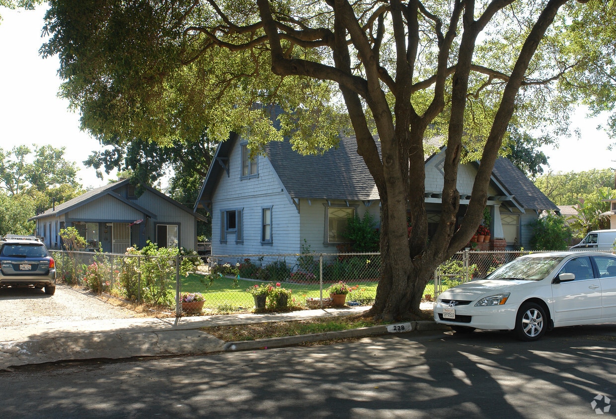 Primary Photo - 228-230.23 N 7th St