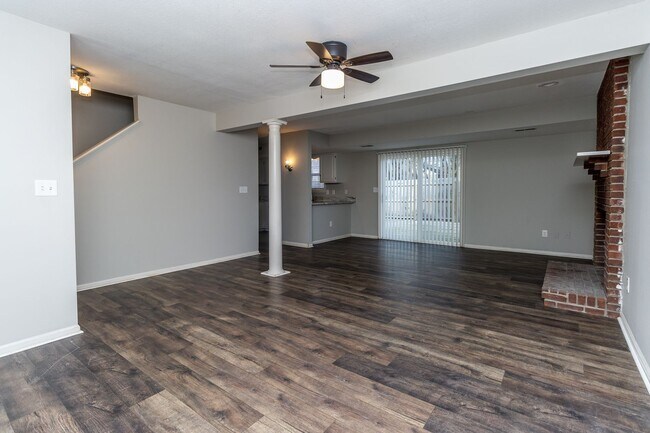 Foto del edificio - Beautiful Colonial Style Contemporary Home in South Columbia!