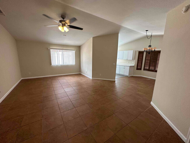 Foto del edificio - 2540 W Falbrook Way