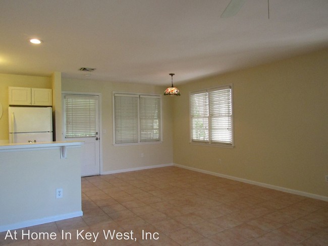 Building Photo - 3 br, 2 bath House - 10 Kingfisher Lane