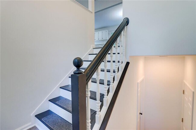 Building Photo - 3347 Camens Way NE