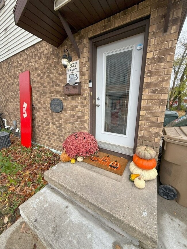 Building Photo - 1327/9 Bowen Ct.