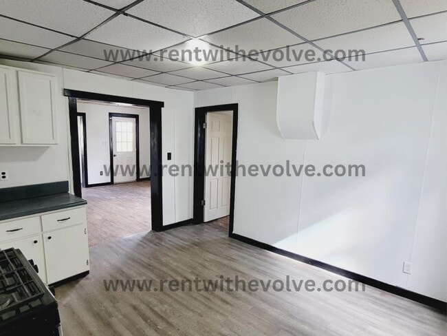 Building Photo - 203 W Race St
