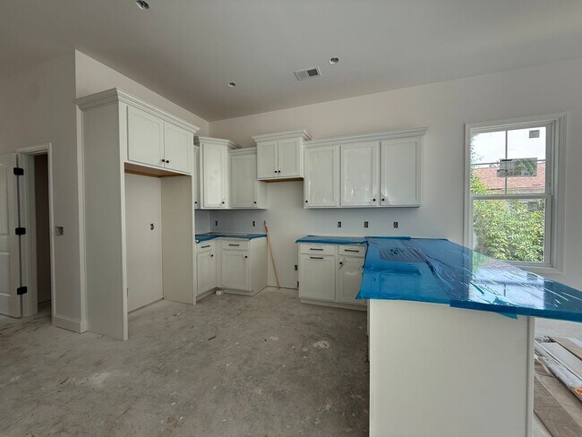 Foto del edificio - Modern New Build Minutes from Downtown Cha...