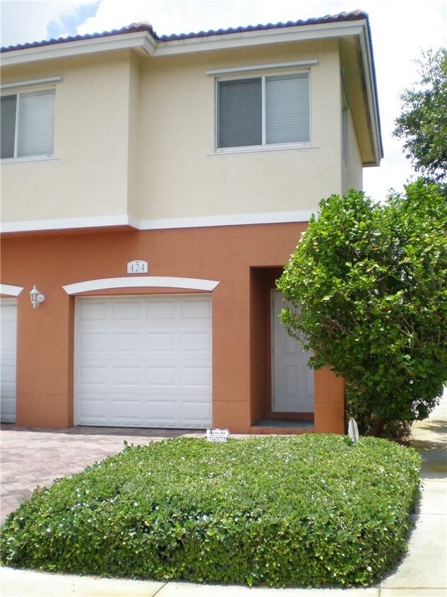 3315 Palomino Dr, Davie, FL 33331 Townhome Rentals in Davie FL